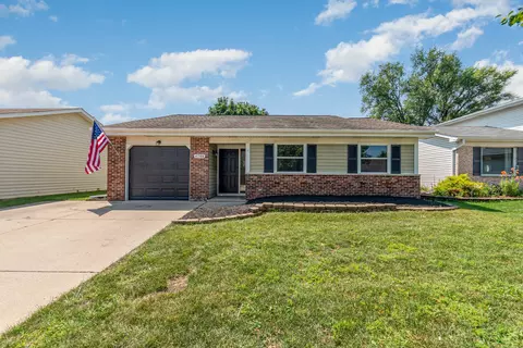 6784 Red Wing Dr, Woodridge, IL 60517