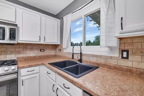 Kitchen - 2109 Gray Hawk Dr, Plainfield, IL 60586 photo 3 of 6