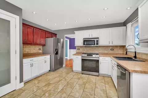 Kitchen - 2109 Gray Hawk Dr, Plainfield, IL 60586 photo 2 of 6