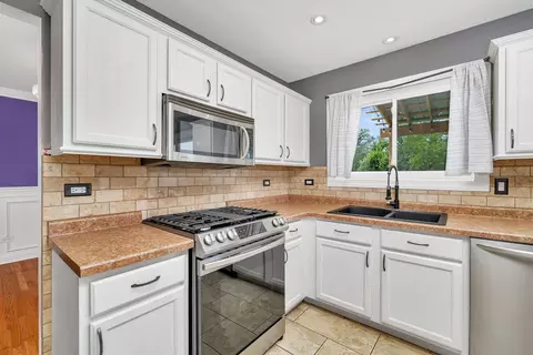 Kitchen - 2109 Gray Hawk Dr, Plainfield, IL 60586 photo 4 of 6