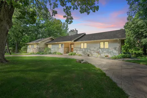 39 W526 Lori Ln, Elgin, IL 60124