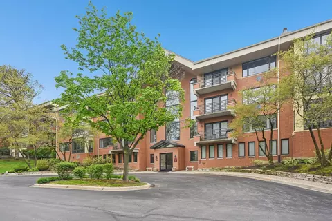 3525 S Cass Ct #302, Oak Brook, IL 60523