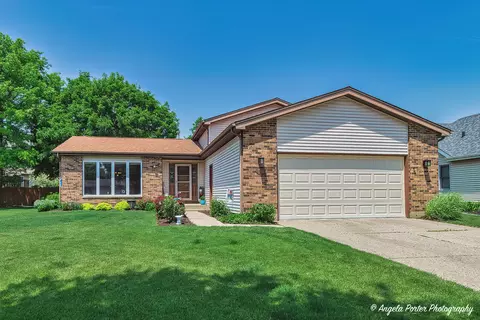 3406 W Bretons Dr, Mchenry, IL 60050