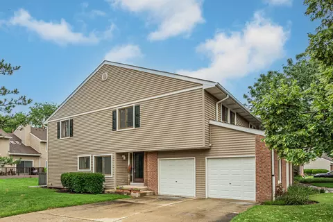 136 Windwood Ct #31, Buffalo Grove, IL 60089