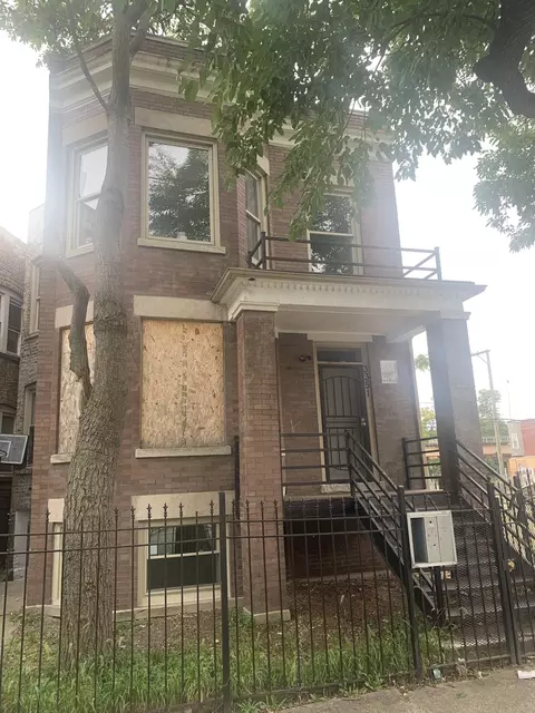 3351 W Walnut St, Chicago, IL 60624