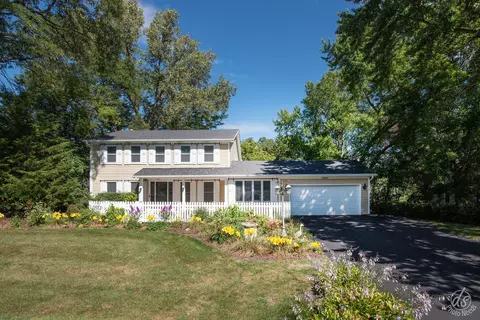 28426 W Lindbergh Dr, Barrington, IL 60010