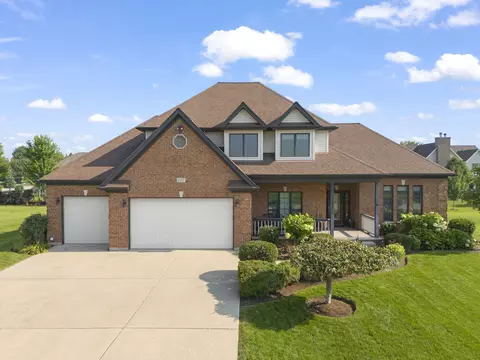 607 Emanuel Ln, Sycamore, IL 60178