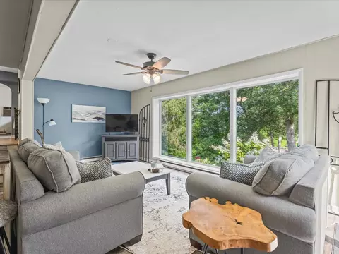 Living - 1950 Baintree Rd, Davis, IL 61019 photo 3 of 5