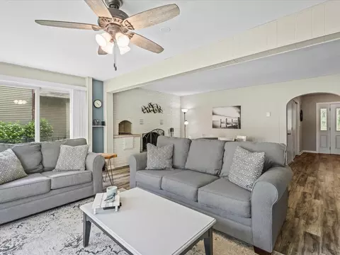 Living - 1950 Baintree Rd, Davis, IL 61019 photo 4 of 5