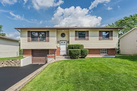 6887 Meadowbrook Ln, Hanover Park, IL 60133