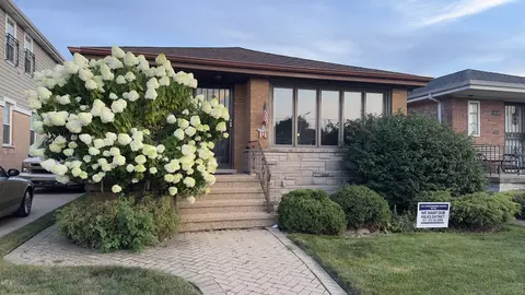 6225 W 63rd Pl, Chicago, IL 60638
