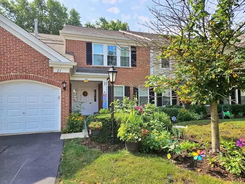 21 Rob Roy Ln #D, Prospect Heights, IL 60070