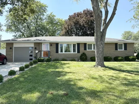 547 Hemlock Ln, Bradley, IL 60915