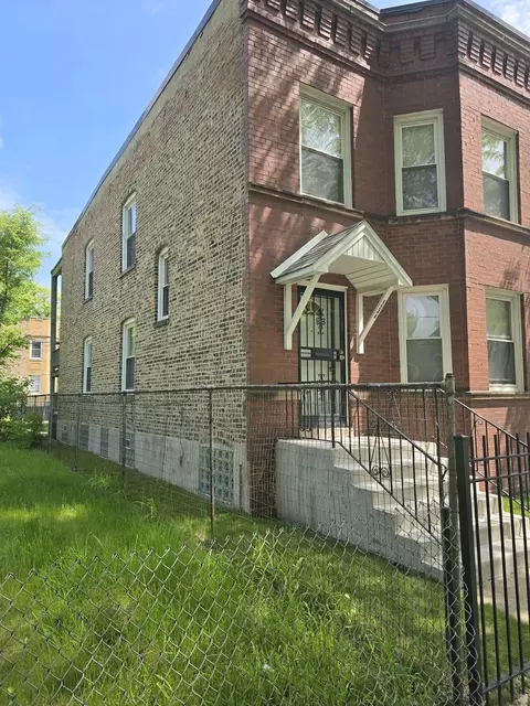 1244 E 70th St, Chicago, IL 60637 photo 2