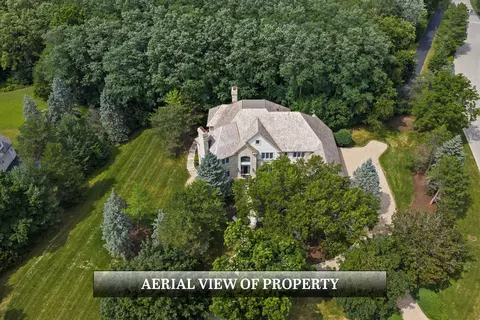 83 S Wynstone Dr, North Barrington, IL 60010