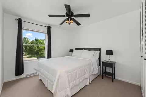 Bedroom - 3960 Colony Ct, Hoffman Estates, IL 60192 photo 2 of 4