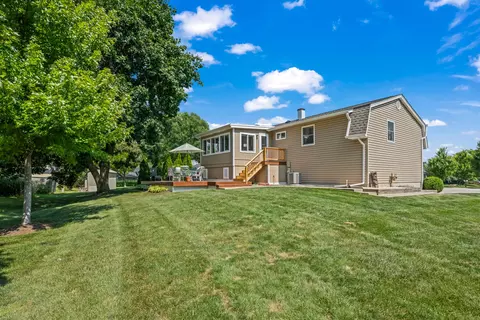 Exterior - 3960 Colony Ct, Hoffman Estates, IL 60192 photo 6 of 7