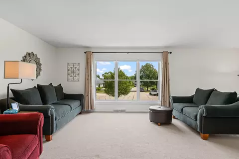 Living - 3960 Colony Ct, Hoffman Estates, IL 60192 photo 1 of 1