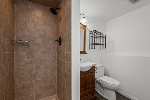 Bath - 3960 Colony Ct, Hoffman Estates, IL 60192 photo 2 of 2