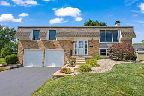 3960 Colony Ct, Hoffman Estates, IL 60192
