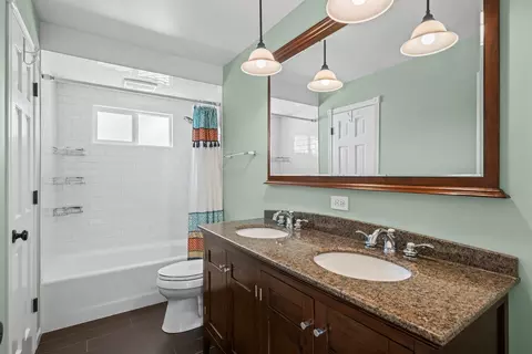Bath - 3960 Colony Ct, Hoffman Estates, IL 60192 photo 1 of 2