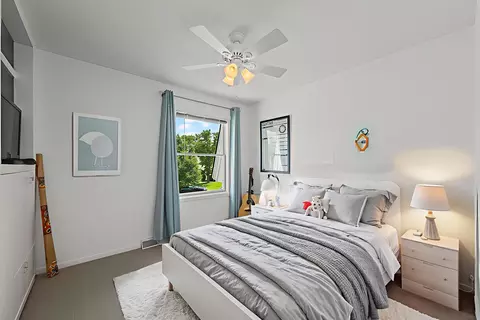 Bedroom - 3960 Colony Ct, Hoffman Estates, IL 60192 photo 3 of 4