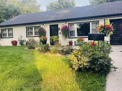 5 Woodridge Rd, Montgomery, IL 60538