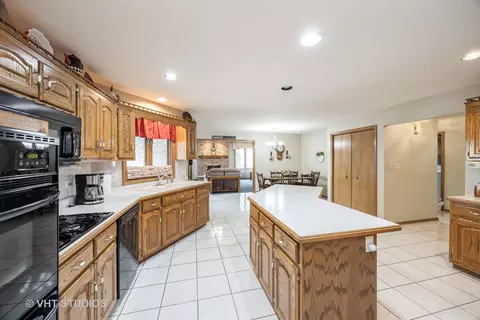 Kitchen - 18821 Dickens Dr, Mokena, IL 60448 photo 1 of 2