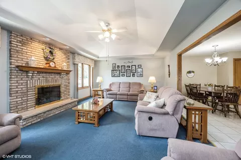 Living - 18821 Dickens Dr, Mokena, IL 60448 photo 3 of 3