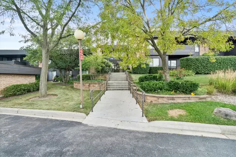 1265 N Sterling Ave #201, Palatine, IL 60067