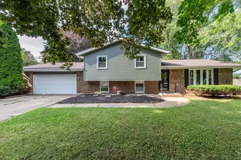 10140 W Paddock Ave, Beach Park, IL 60087