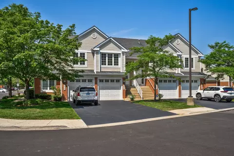7434 Lincoln Ave #C, Skokie, IL 60076