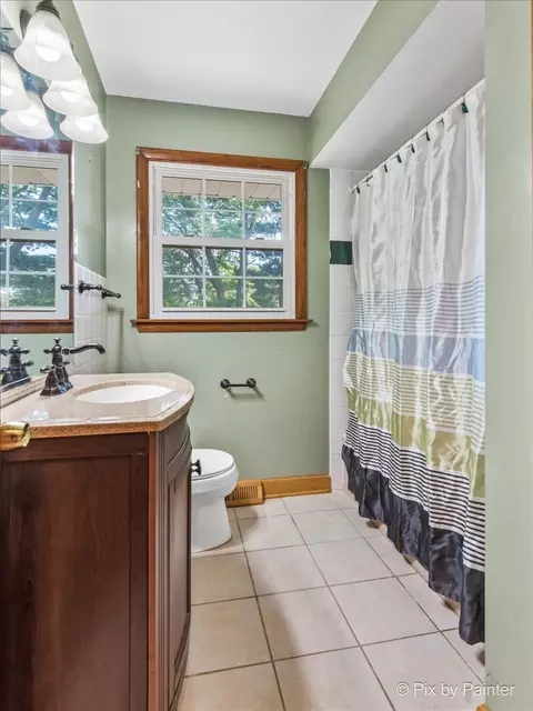 Bath - 515 Crest Dr, Cary, IL 60013 photo 1 of 2