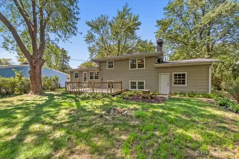 Exterior - 515 Crest Dr, Cary, IL 60013 photo 2 of 6