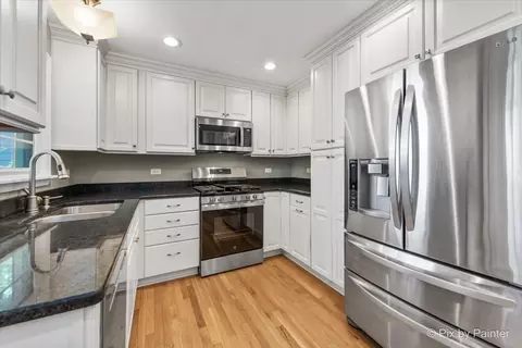 Kitchen - 515 Crest Dr, Cary, IL 60013 photo 4 of 4
