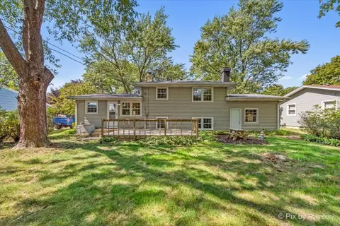 Exterior - 515 Crest Dr, Cary, IL 60013 photo 5 of 6