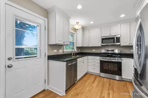 Kitchen - 515 Crest Dr, Cary, IL 60013 photo 3 of 4