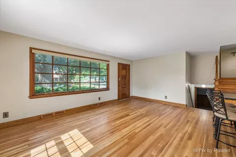 Living - 515 Crest Dr, Cary, IL 60013 photo 2 of 6