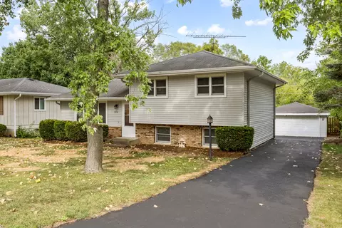 1214 Burr St, Lake In The Hills, IL 60156
