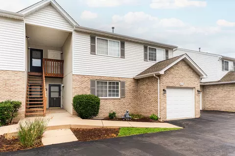 965 Constance Ln #B, Sycamore, IL 60178