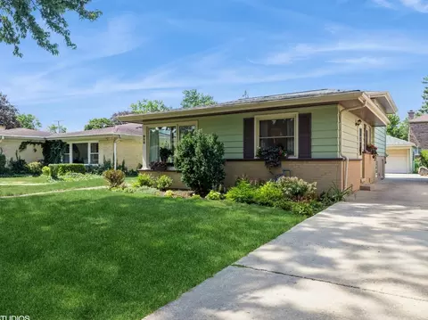 908 Park Plaine Ave, Park Ridge, IL 60068