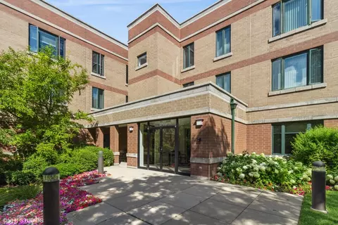891 Central Ave #331, Highland Park, IL 60035