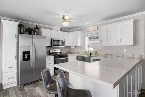 111 Daves Ct, Bartlett, IL 60103 photo 4
