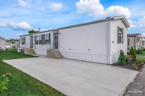 111 Daves Ct, Bartlett, IL 60103 photo 2