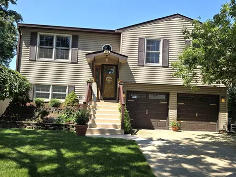 109 Commonwealth Dr, Bolingbrook, IL 60440
