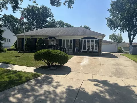 511 Frederick Ave, Streamwood, IL 60107