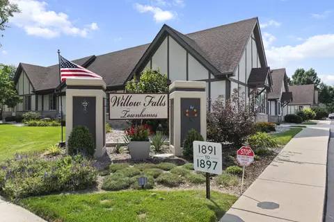 1891 Willow Circle Dr, Crest Hill, IL 60403