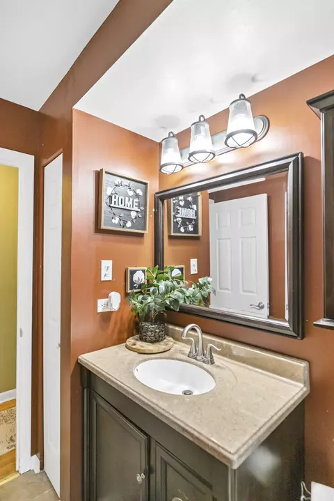 Bath - 800 Cedar Ln, Bartlett, IL 60103 photo 2 of 3