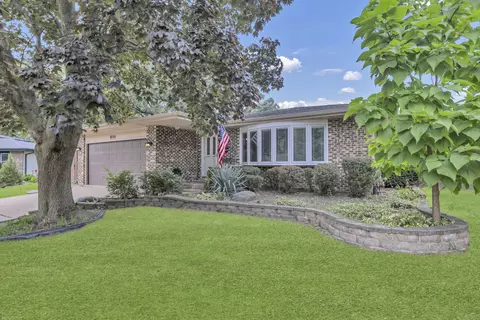 Exterior - 800 Cedar Ln, Bartlett, IL 60103 photo 3 of 6