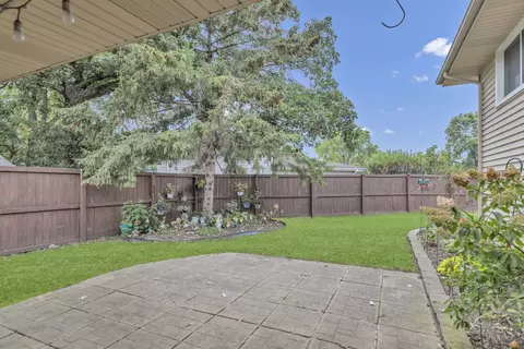 Exterior - 800 Cedar Ln, Bartlett, IL 60103 photo 4 of 6